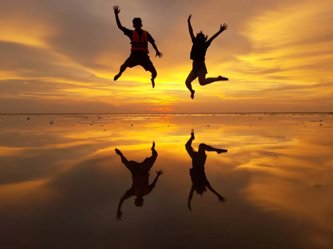 マレーシア版のウユニ塩湖 スカイミラー 夕焼けバージョン（SKY MIRROR Sunset )